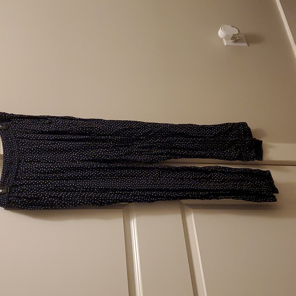 PANTS WITH POCKETS.